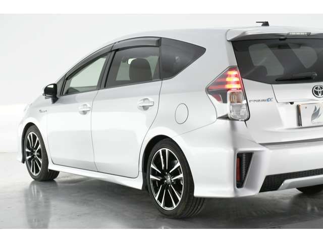 Toyota PRIUS ALPHA 2018-03 22890-10