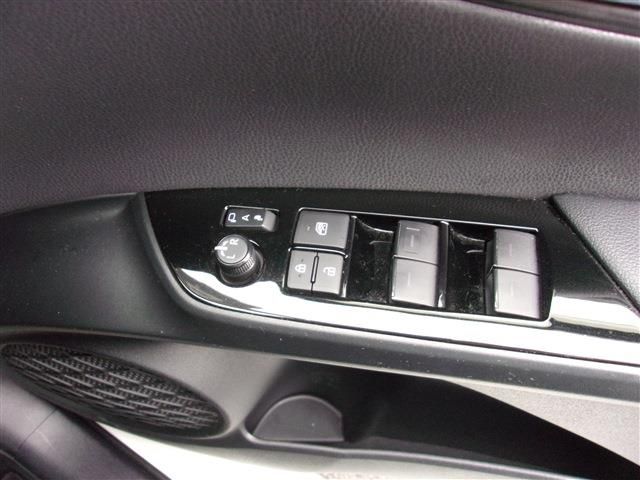 Toyota PRIUS 2019-03 4219-25