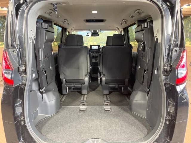 Toyota NOAH 2023-04 193338-10