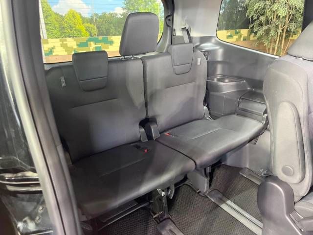 Toyota NOAH 2023-04 193338-9