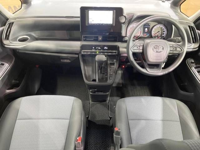 Toyota NOAH 2023-04 193338-1