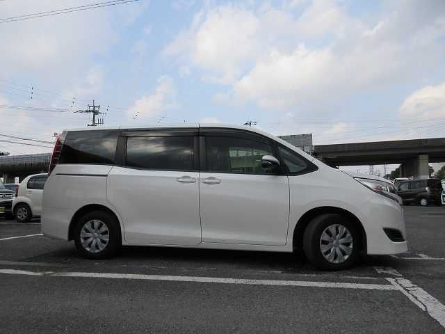 Toyota NOAH 2017-11 180424-17