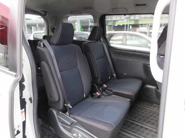 Toyota NOAH 2017-11 180424-13