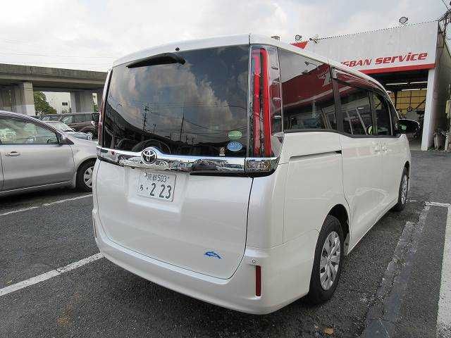 Toyota NOAH 2017-11 180424-2
