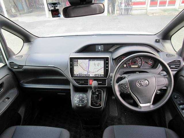 Toyota NOAH 2017-11 180424-1