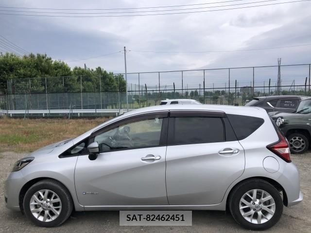 Nissan NOTE 2017-08 337779-7