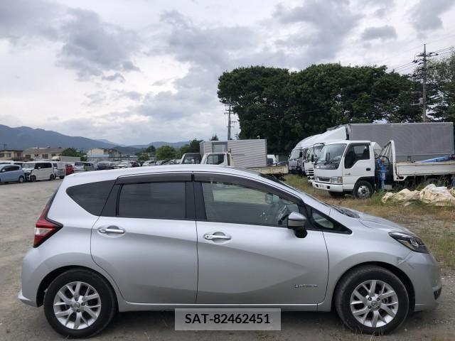 Nissan NOTE 2017-08 337779-6