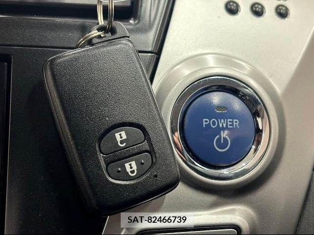 Toyota PRIUS ALPHA 2012-11 224635-6