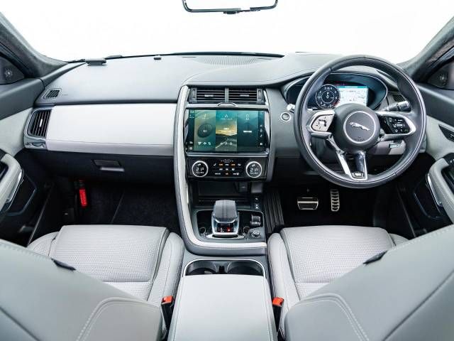 Jaguar E-PACE 2022-03 186827-1