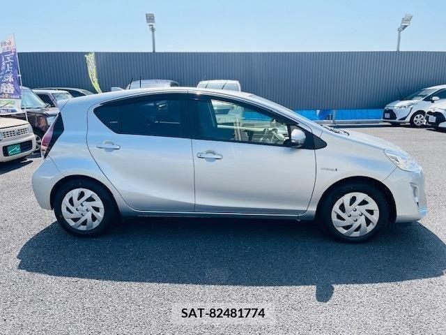 Toyota AQUA 2017-03 255305-13