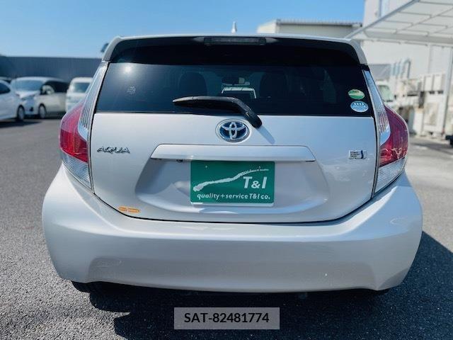 Toyota AQUA 2017-03 255305-12
