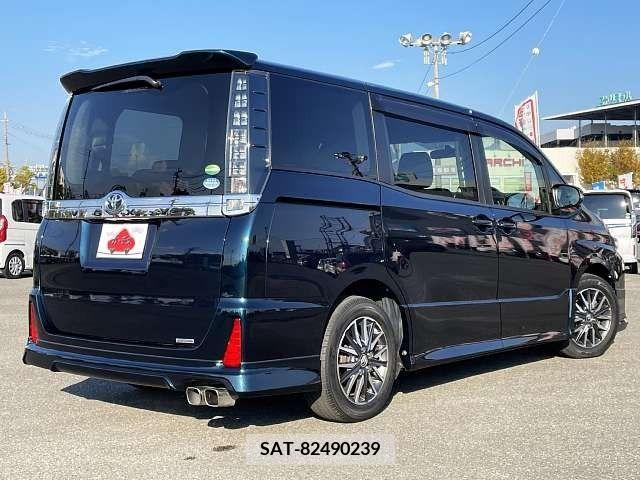 Toyota VOXY 2014-09 205512-2