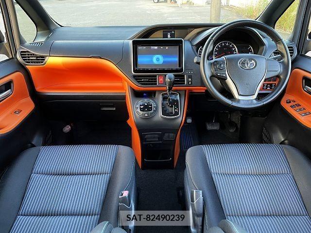Toyota VOXY 2014-09 205512-1