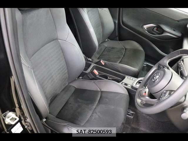 Toyota YARIS CROSS 2023-04 291208-10