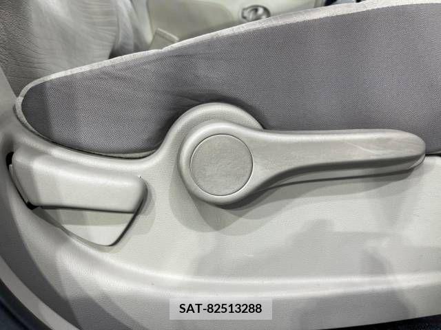 Nissan CUBE 2011-08 327563-7