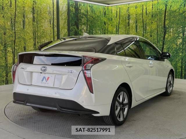 Toyota PRIUS 2016-07 241635-17