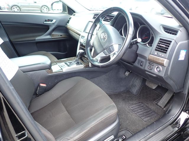 Toyota MARK X 2016-10 16804-1