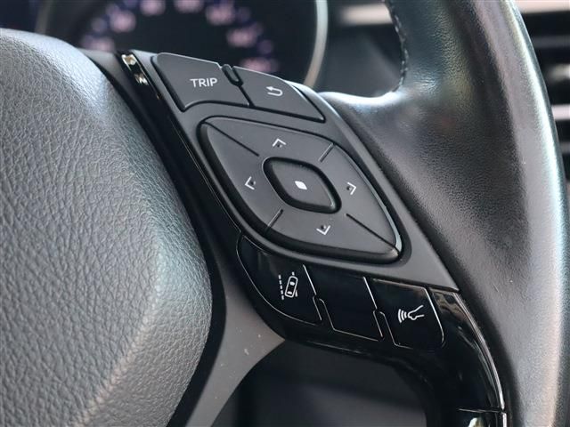 Toyota C-HR 2017-05 185495-19