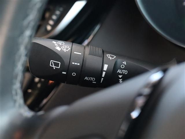 Toyota C-HR 2017-05 185495-21