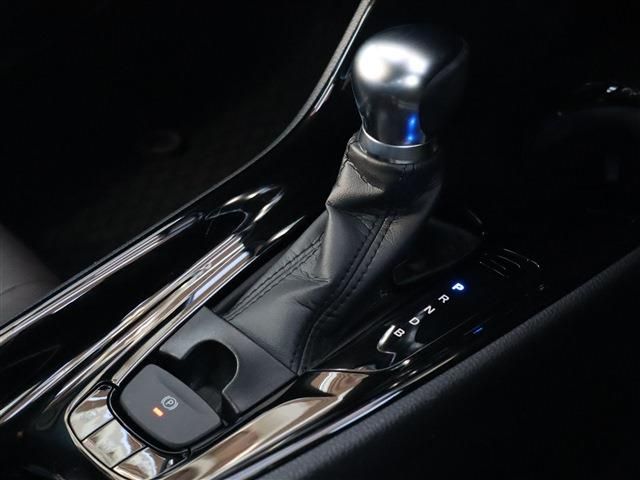 Toyota C-HR 2017-05 185495-14