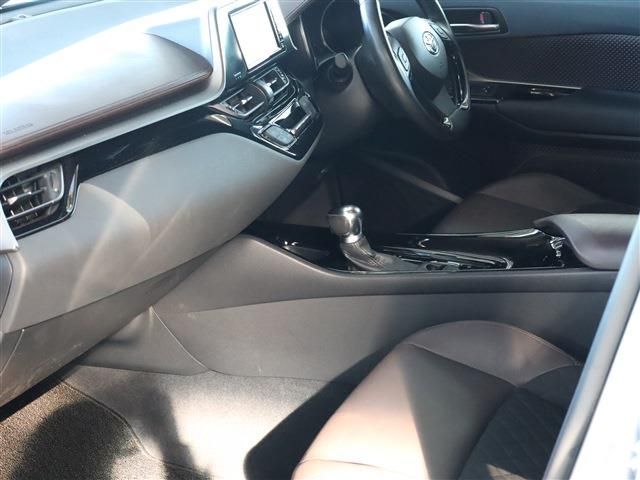 Toyota C-HR 2017-05 185495-27