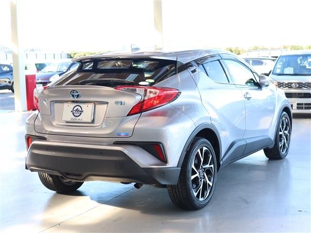 Toyota C-HR 2017-05 185495-3