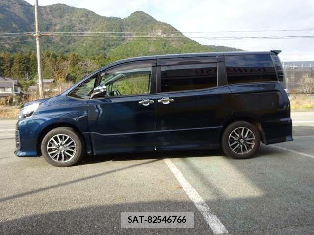 Toyota VOXY 2016-10 205457-7