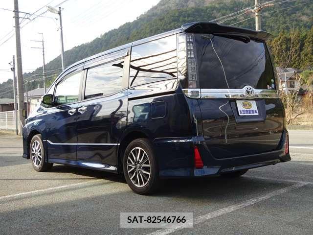 Toyota VOXY 2016-10 205457-6
