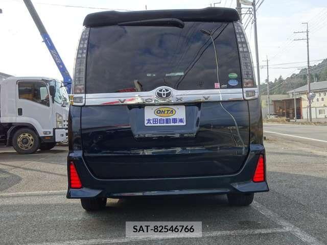Toyota VOXY 2016-10 205457-5
