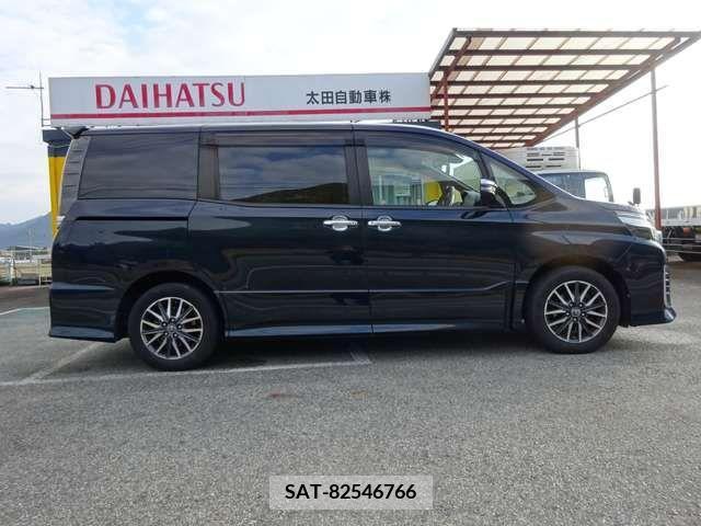 Toyota VOXY 2016-10 205457-3