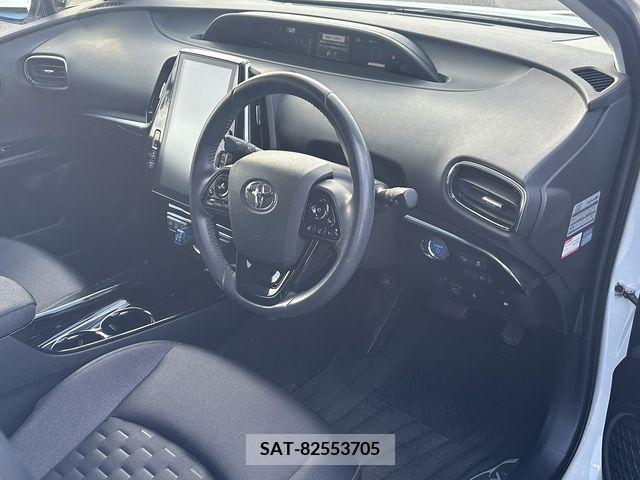 Toyota PRIUS PHV 2018-04 219945-11