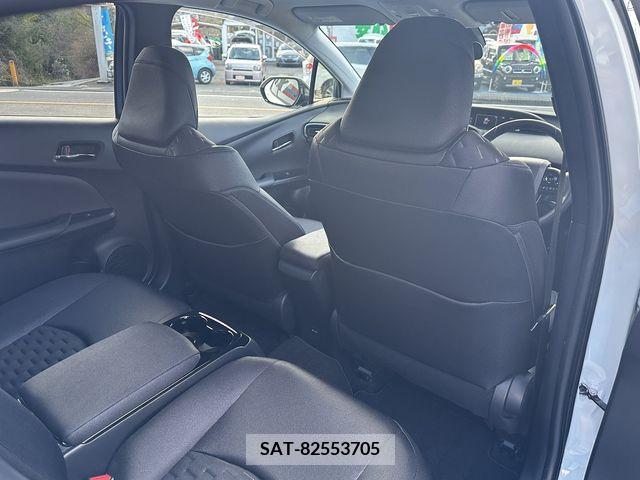 Toyota PRIUS PHV 2018-04 219945-13