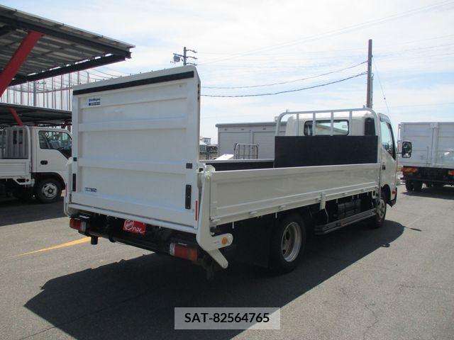 Hino DUTRO 2017-02 320413-2