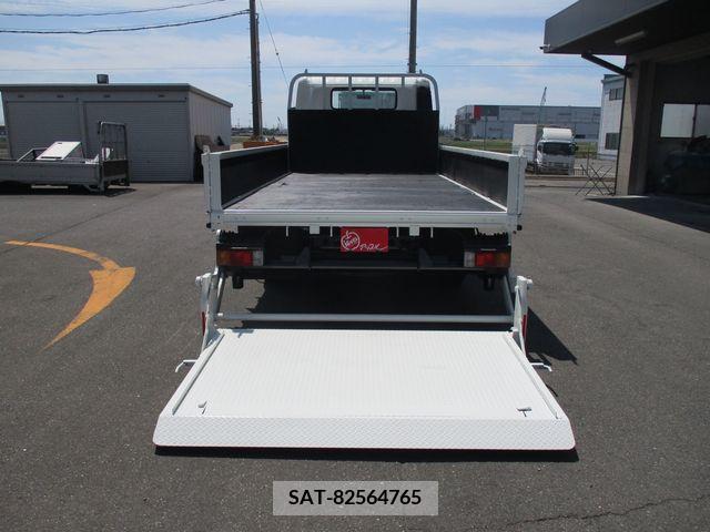 Hino DUTRO 2017-02 320413-8