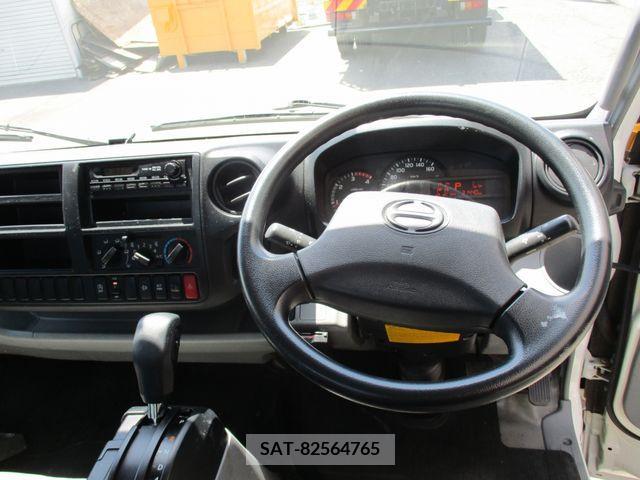 Hino DUTRO 2017-02 320413-12