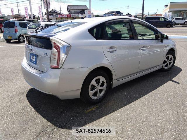 Toyota PRIUS 2014-01 366627-1