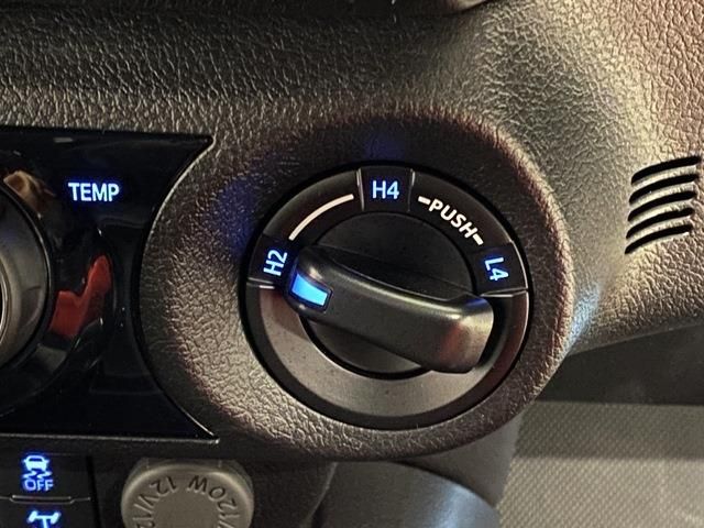 Toyota HILUX 2023-01 196818-14