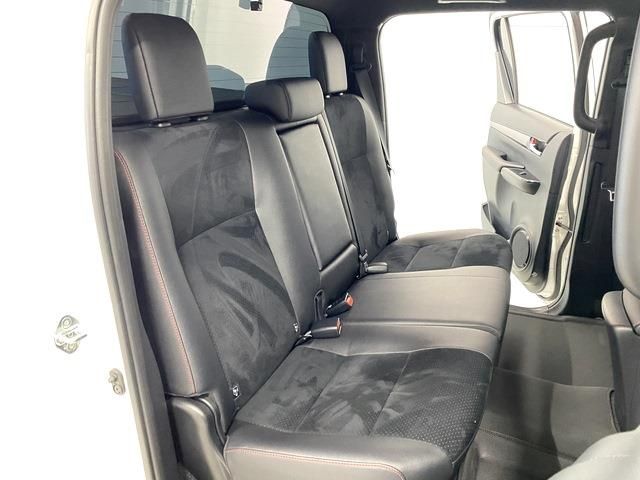 Toyota HILUX 2023-01 196818-9