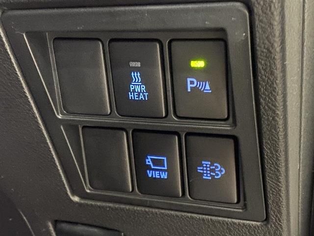 Toyota HILUX 2023-01 196818-11