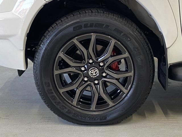 Toyota HILUX 2023-01 196818-7