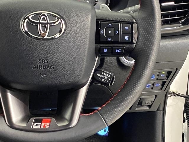 Toyota HILUX 2023-01 196818-15