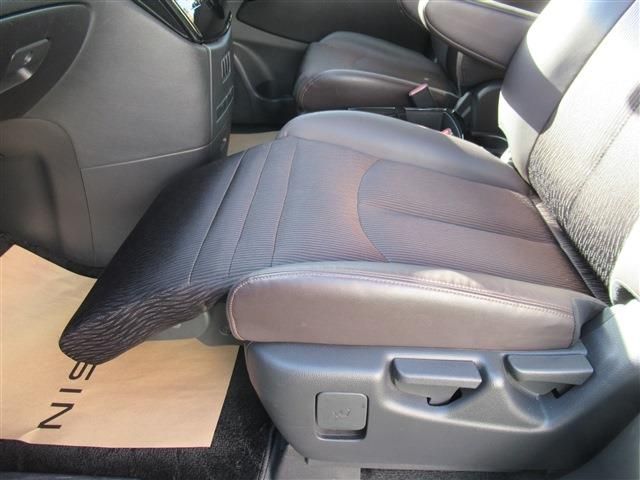 Nissan ELGRAND 2022-01 195239-23