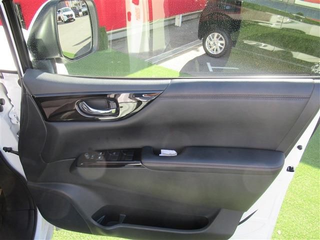 Nissan ELGRAND 2022-01 195239-22