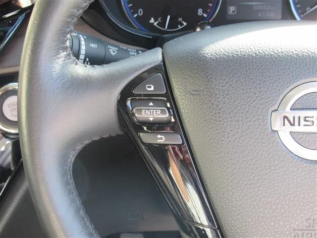 Nissan ELGRAND 2022-01 195239-18