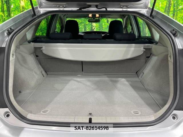 Toyota PRIUS 2014-04 243596-11