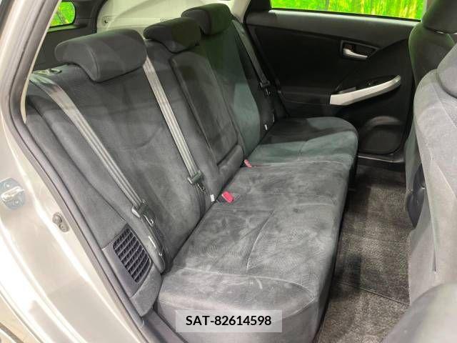 Toyota PRIUS 2014-04 243596-10