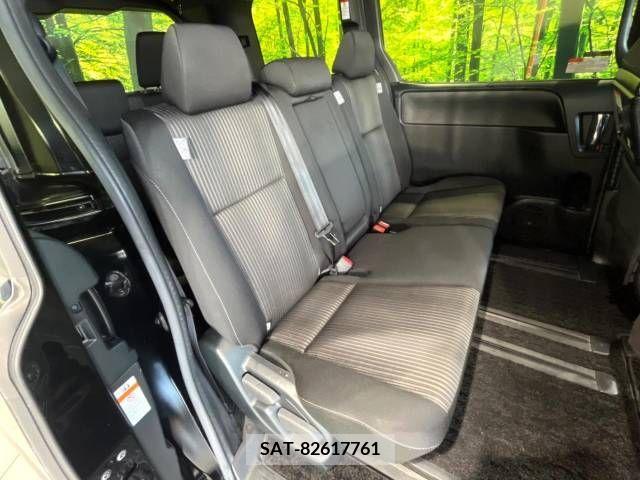 Toyota VOXY 2019-09 346655-9