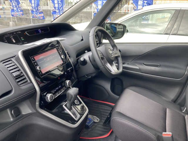 Nissan SERENA 2018-01 10447-1