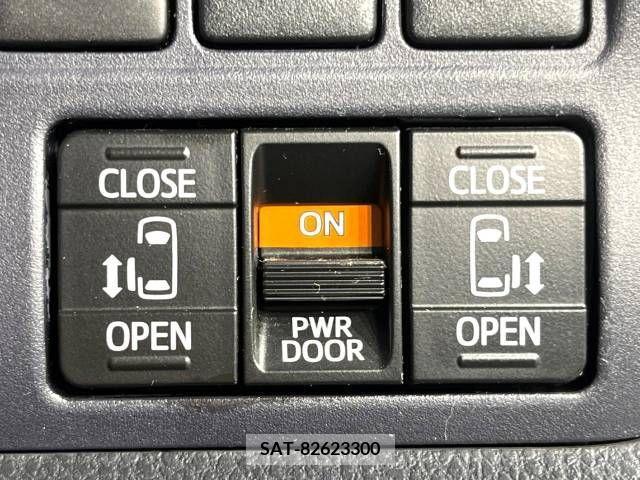 Toyota VOXY 2014-09 321404-1