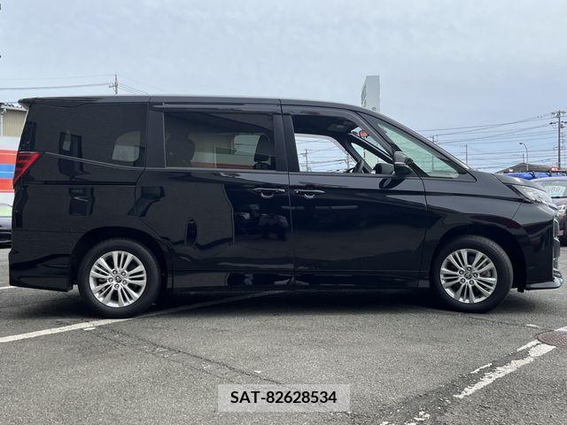 Toyota NOAH 2022-07 313589-3